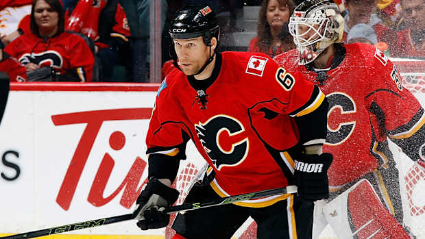 dennis-wideman-hits-official-flames-linesman-nhl-960.jpg